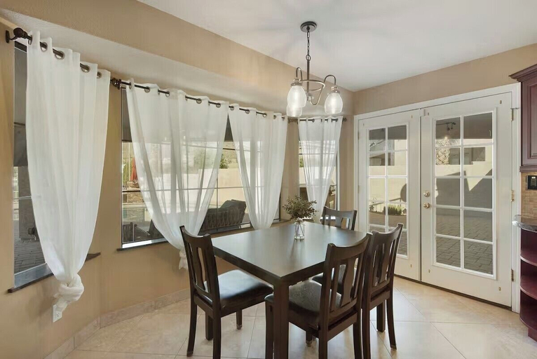 Dining 5, Spectacular Lake House Retreat, Maricopa