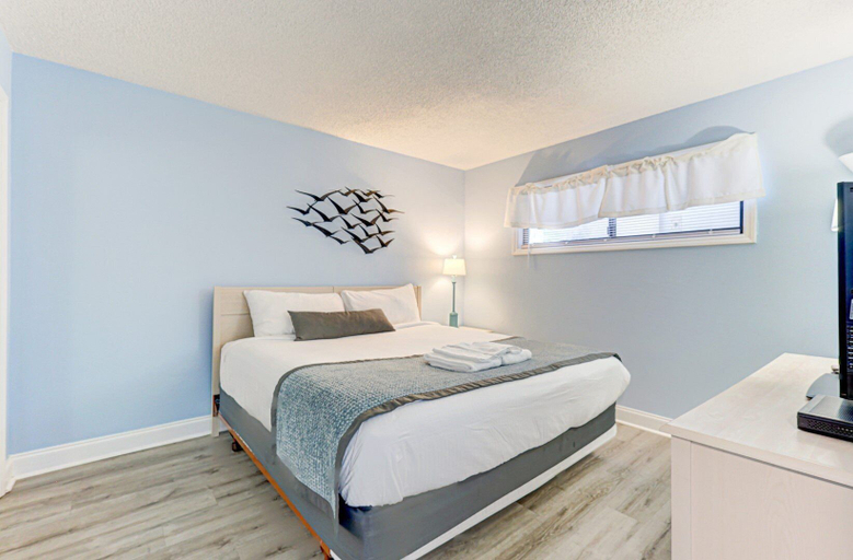 Room 3, 1109 Blue Heaven by Atlantic Towers, New Hanover