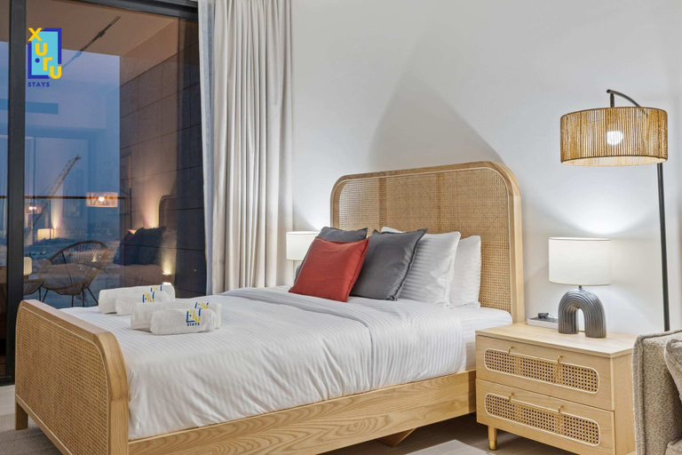 Room 4, Timeless & Textured Studio w/ Jacuzzi Trillionaire, Dubai