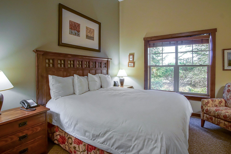 Room 2, Soaring Eagle #110: 2 Bedrooms, 2 Full Baths: Slope Side, Pocahontas