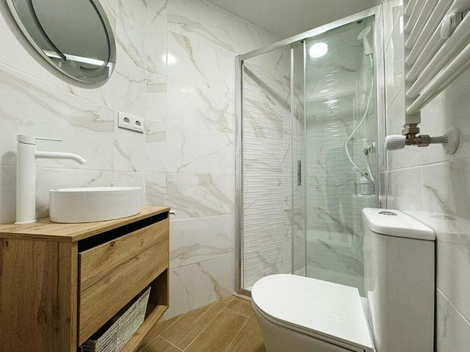 Bathroom 2, Pensión La Vega, Asturias