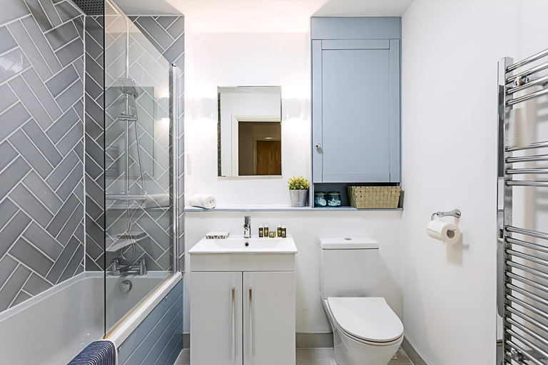 Bathroom 3, Bright Flat in Historic Whitechapel, London