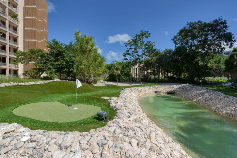 Mini-golf 3, Corasol, Relaxed Stay with Terrace & Full Amenities, Cozumel