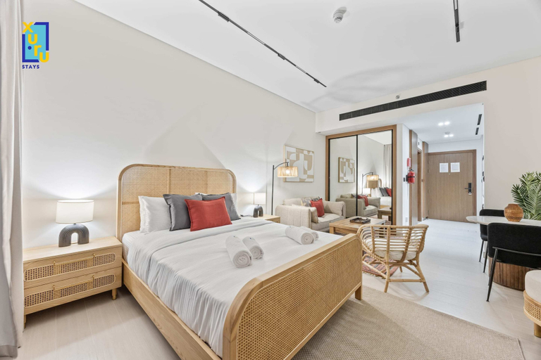 Room 5, Timeless & Textured Studio w/ Jacuzzi Trillionaire, Dubai