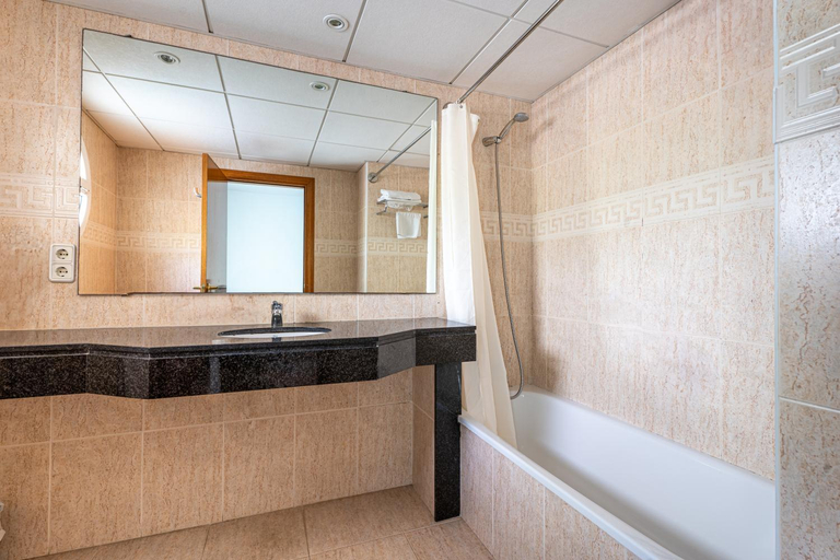 Bathroom 5, Hotel Canada Palace, Tarragona