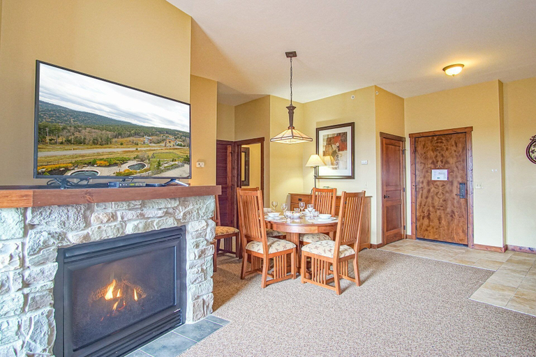 Room 2, 2 Br: Soaring Eagle #411: Luxury Lodging. Great Amenities Slope Side!, Pocahontas