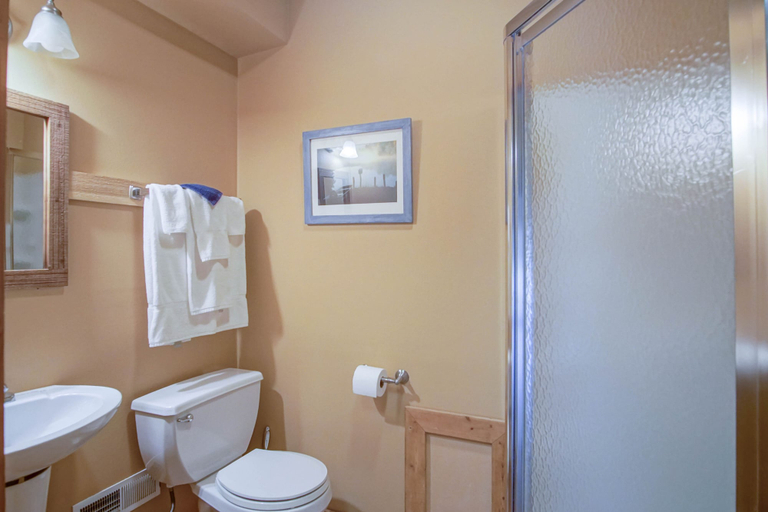 Bathroom 4, Loggers Run #8: 5 Bedrooms, 3.5 Baths, Pocahontas