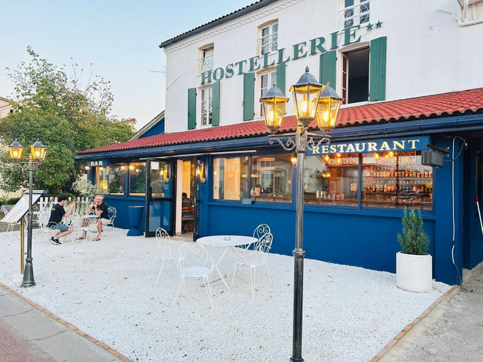 Exterior & Views 1, hostellerie des voyageurs, Loire