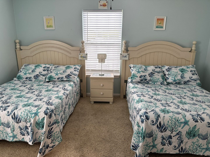 Room 3, Pierview 5 Bedroom Home by RedAwning, Horry