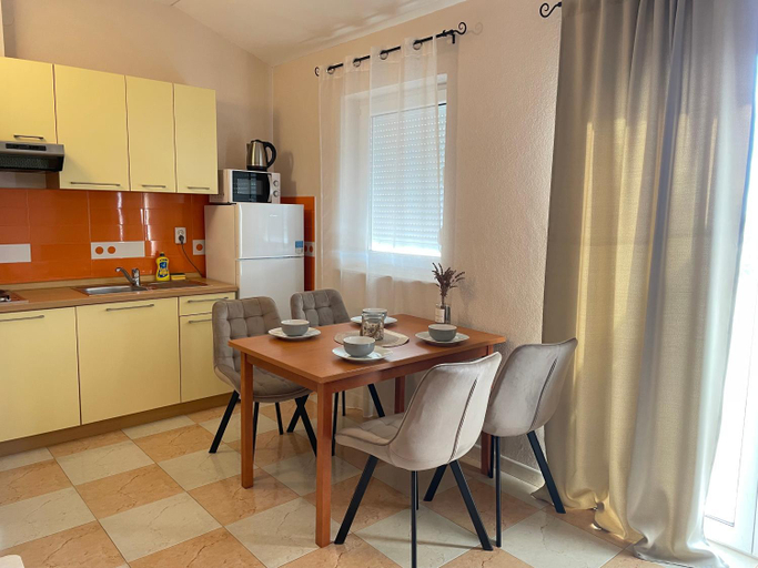 Others 4, Apartmani Zeneral I, Novalja