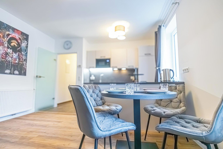 Dining room, Modern 1BR 1LR Apt Donaustadt Area, Wien
