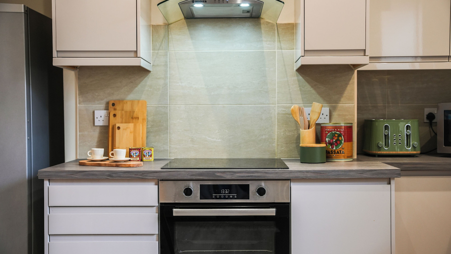 Private kitchen 5, Crookes Gem with Garden & Alpacas Nearby, Sheffield