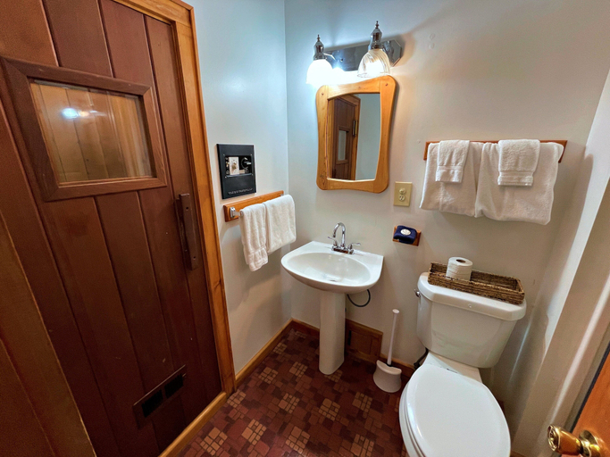 Bathroom 5, Lands End 4 BR Condo: 5 Mins Walk to the Village, Pocahontas