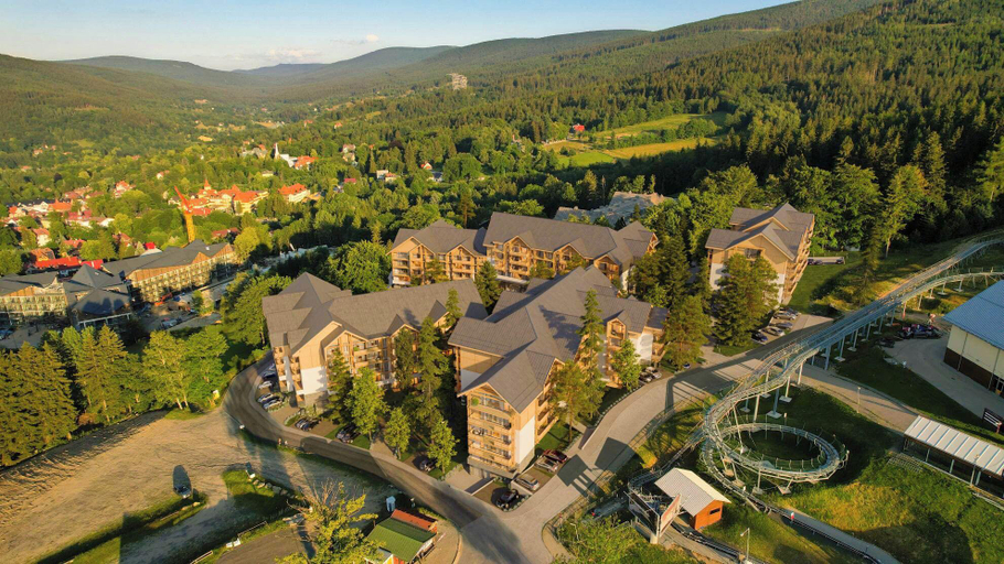 Exterior & Views