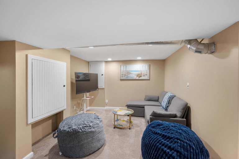 Living area 5, Tusculum Hilltop Haven For 8, Hamilton