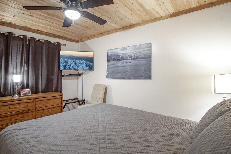 Bedroom 2, 1 Br: Snowcrest 210b: Easy Access to Widow Maker Territory, Pocahontas