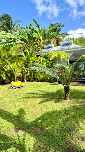Others 2, MAJO LOUNGE dans un jardin tropical vue mer ,5 min de la plage Caraibe, Saint-Pierre