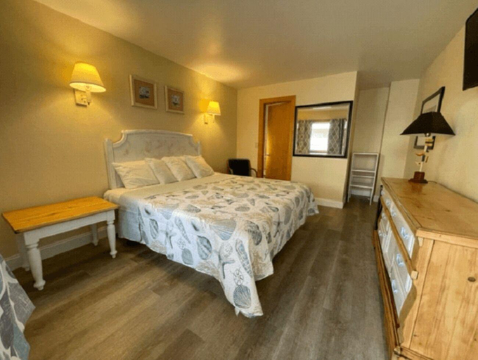 Bedroom 2, The Lamplight Inn, Ocean