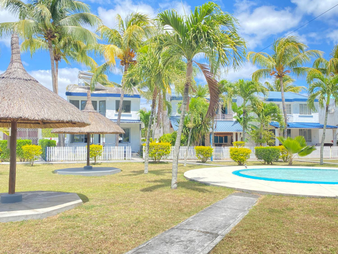 Others 4, Beachfront Villa near Mont Choisy Beach
