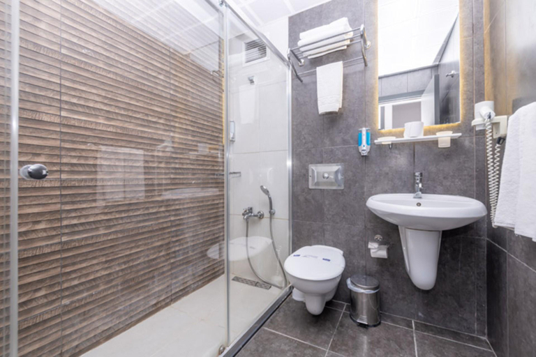 Bathroom 5, Club Hotel Sunbel, Kemer