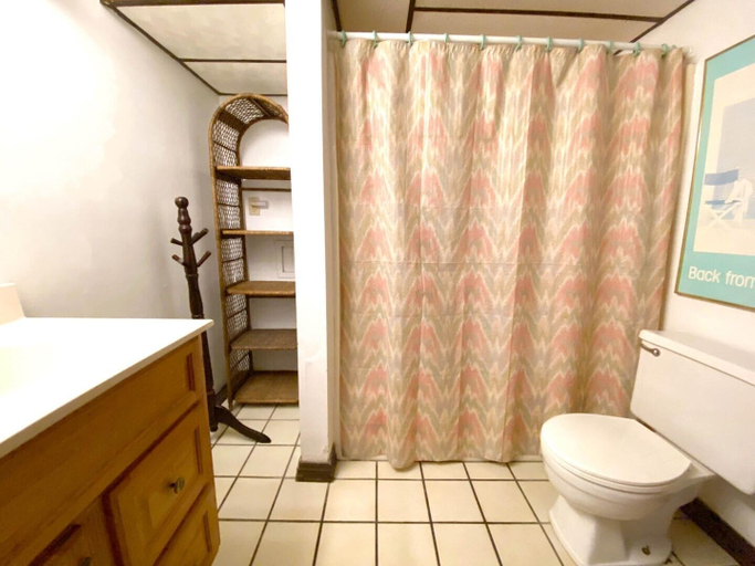 Bathroom 5, Crab Cove On The Bay 406, Worcester