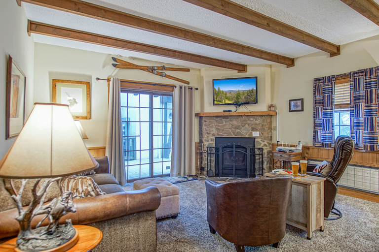 Living area 2, Whistlepunk #31: 2 Bedrooms, 2 Bath: Slope Side, Central Location. Wood Fireplace, Pocahontas