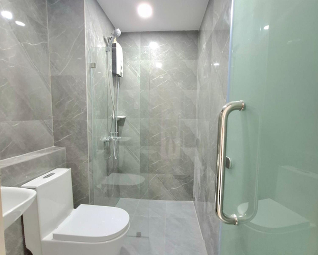 Bathroom 5, StayLuxia Manilabayview, Manila City