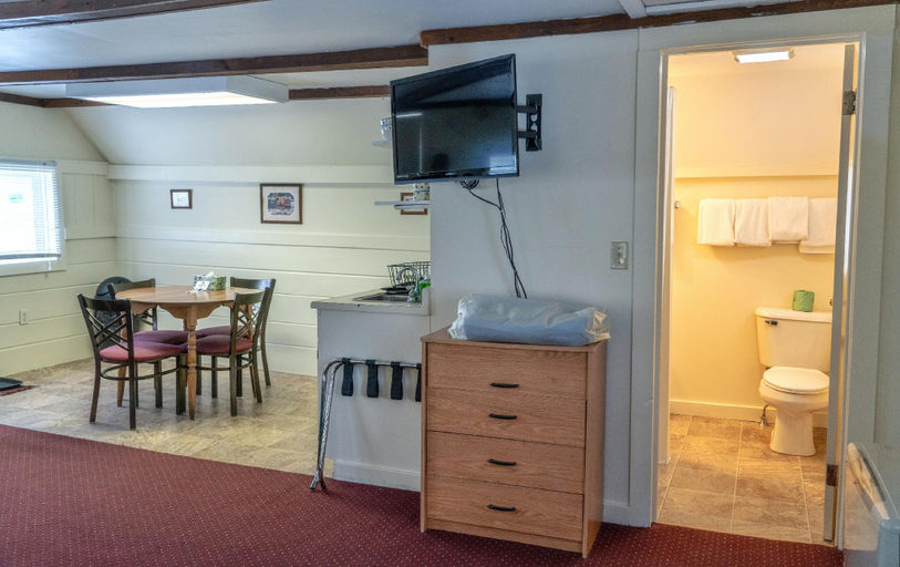 Others 4, Mount Whittier Motel, Carroll