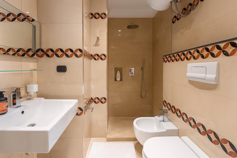 Bathroom 3, Skanderbeg Square Center Apartments, Tirana