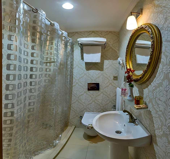 Bathroom 3, By Murat Royal Hotel Galata, Beyoğlu