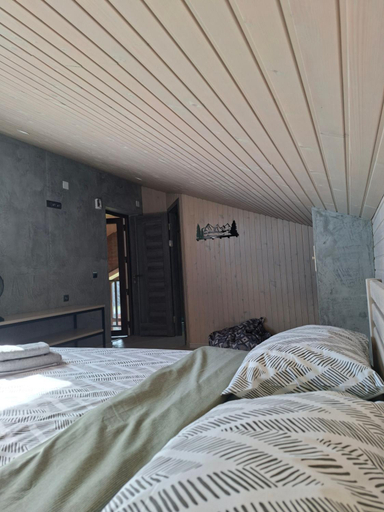 Bedroom 2, Lucy, Nadvirnians'kyi