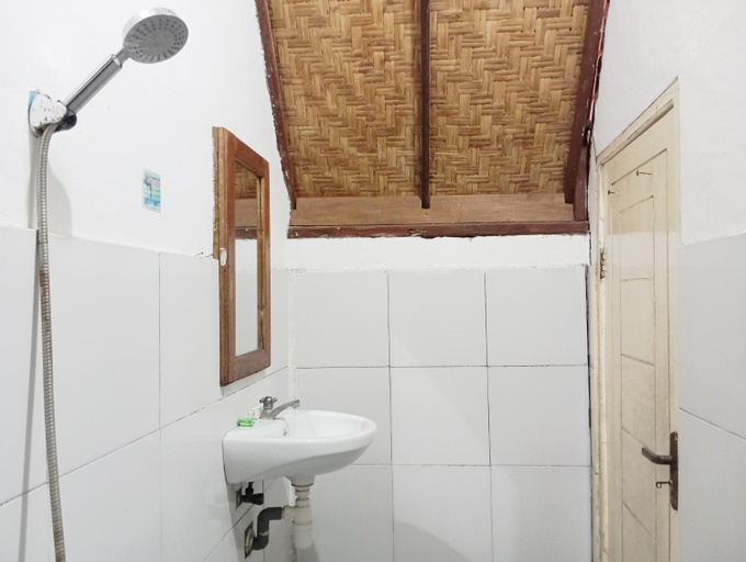 Bathroom 3, Putri Nyale Bungalows & Rooms, Lombok
