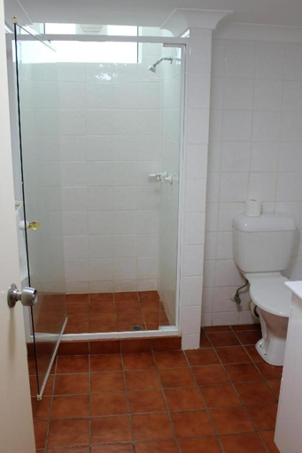 Bathroom 3, Koala Beach Resort Cairns, Cairns