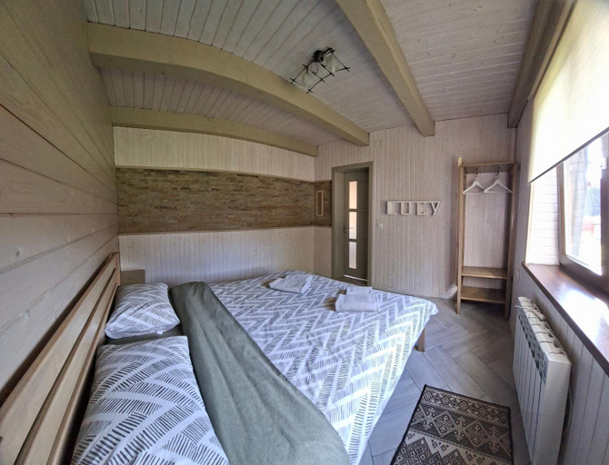 Bedroom 3, Lucy, Nadvirnians'kyi