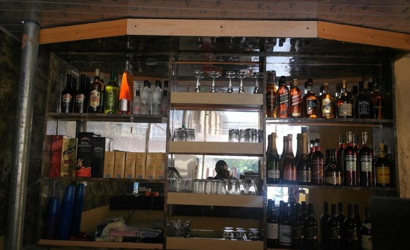 Food & Drinks 3, Genesis Cottage, Obio/Akp