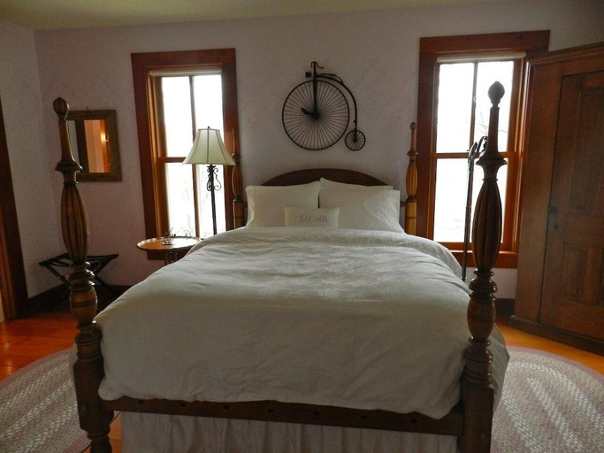 Bedroom 2, Round Barn Farm B & B Event Center, Goodhue
