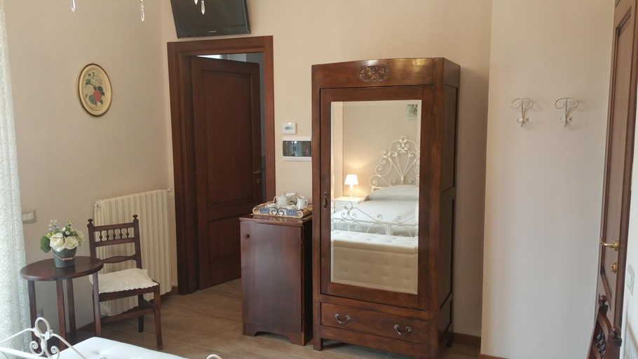 Bedroom 3, La Casatella Agriturismo, Cuneo