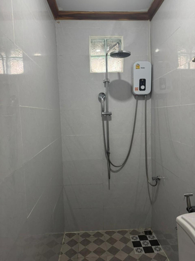 Bathroom 2, Sabai Sabai Backpackers Hostel, Luang Prabang