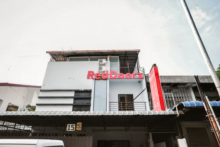 Exterior & Views 2, RedDoorz @ Jalan HM Yamin Medan, Medan
