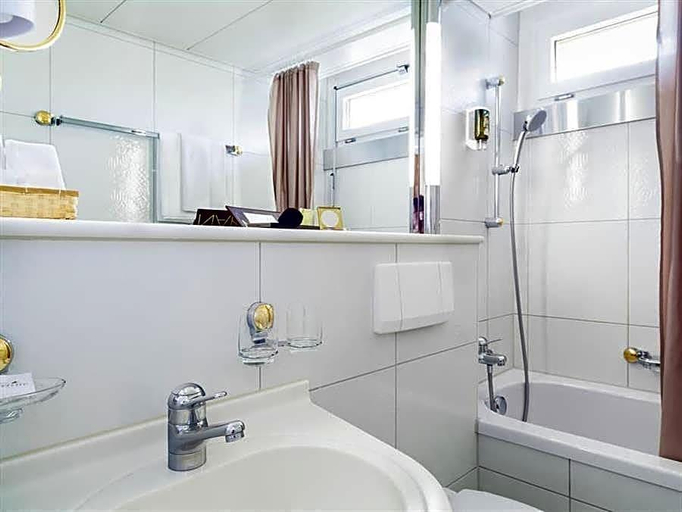 Bathroom 3, Amanthos Living Zürich Airport (Self Check In), Bülach