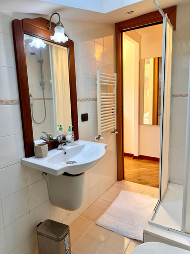 Bathroom 2, Attic Garden, Rome