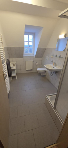 Bathroom, Schloss Burgscheidungen Gastehaus, Burgenlandkreis