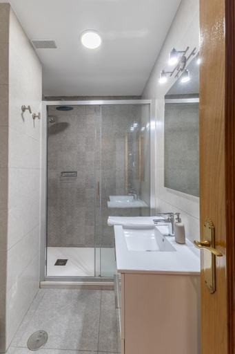 Bathroom 3, Atocha19 Apartment Madrid, Madrid