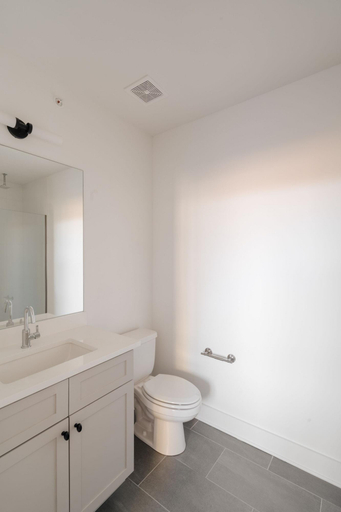 Bathroom 4, Sonder The High Note, Davidson