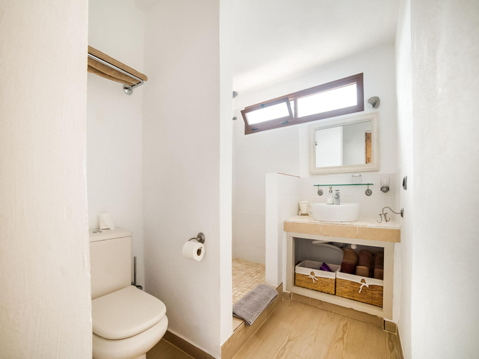 Bathroom 2, Charming Holiday Home in Arona with Private Heated Pool, Santa Cruz de Tenerife