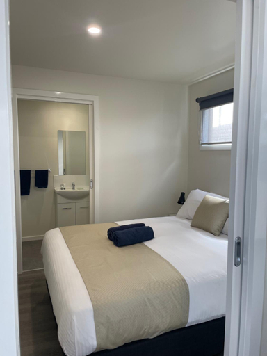 Bedroom 2, Gum Tree Caravan Park, Moyne - South