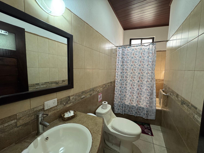 Bathroom 3, La Posada De Don Jose, Flores