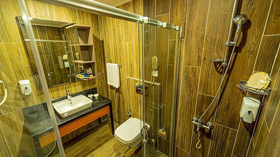 Bathroom 4, Viking Garden Hotel, Kemer