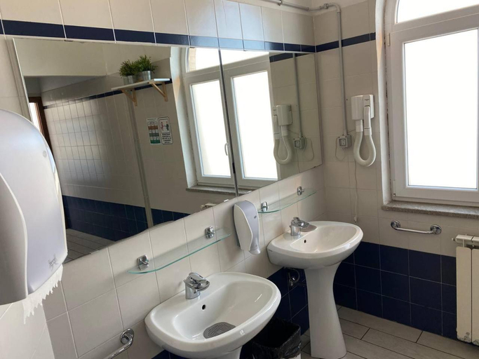 Bathroom 3, Motor Yacht Raffaelli "Bonita", Trieste