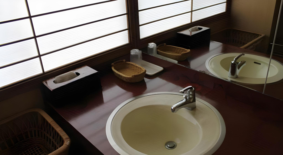 Bathroom, Ryokan Misasakan, Misasa